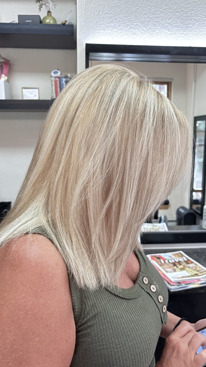 Bright blonde highlights by Victoria Beauty Stylist